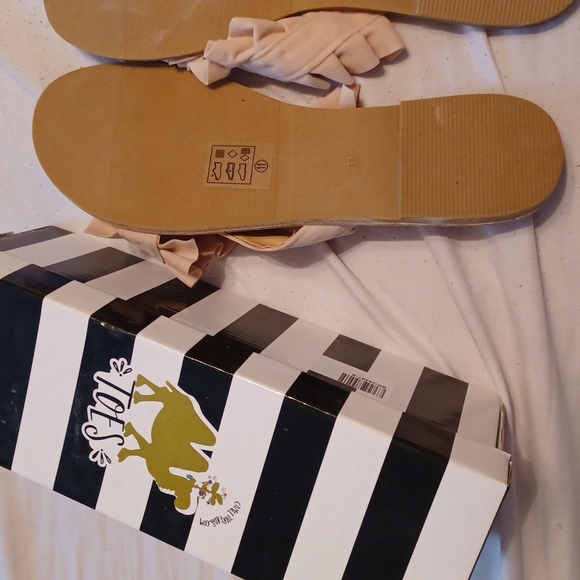 Sandals - Picture 3 of 3